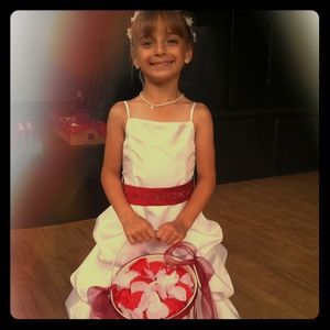 Stunning Flower Girl Dress with headpiece inc (hp)